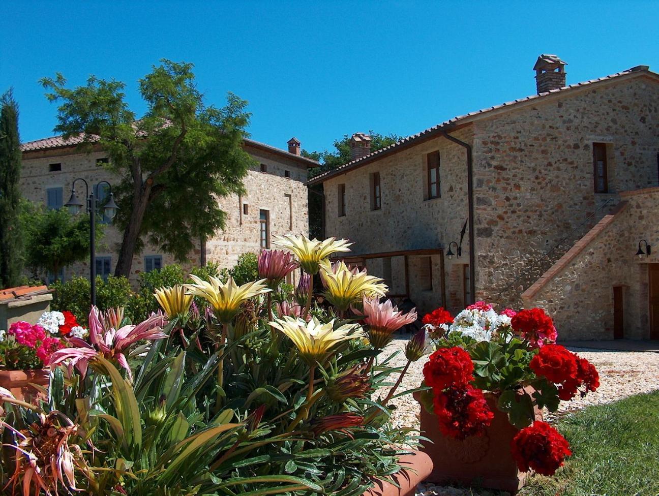 Borgo Il Villino Guest House Casole d'Elsa Bagian luar foto
