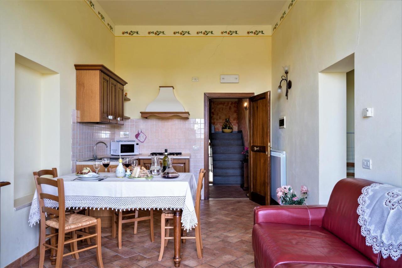 Borgo Il Villino Guest House Casole d'Elsa Bagian luar foto