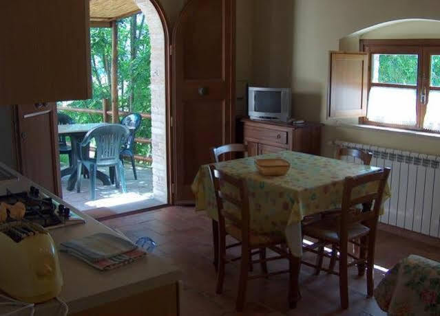 Borgo Il Villino Guest House Casole d'Elsa Bagian luar foto